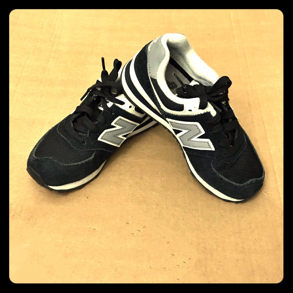 NEW BALANCE BLACK GRAY SNEAKERS 13 LITTLE KIDS